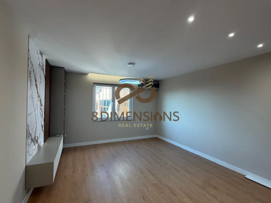 Tirane, shitet apartament 2+1+Ballkon Kati 11, 79 m² 195.700 € (ish stacioni i trenit)