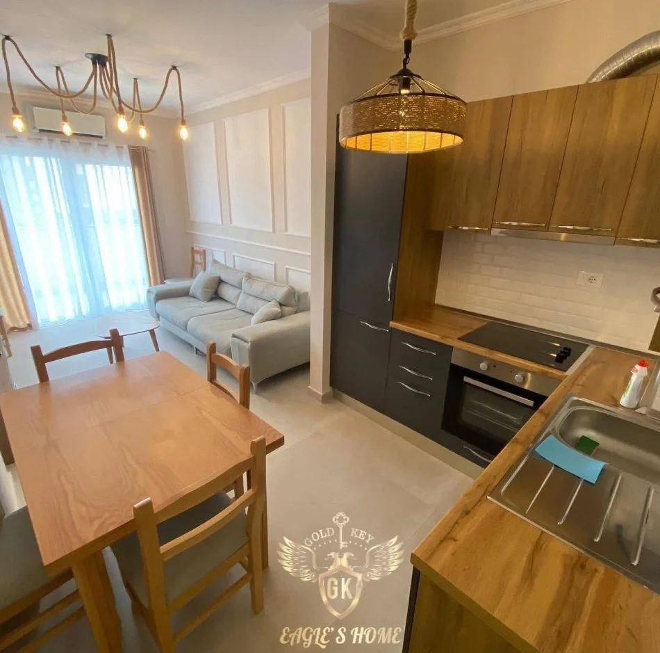 Durres, jepet me qera apartament 2+1+Ballkon Kati 1, 111 m² 500 € (HOTEL VIVAS)