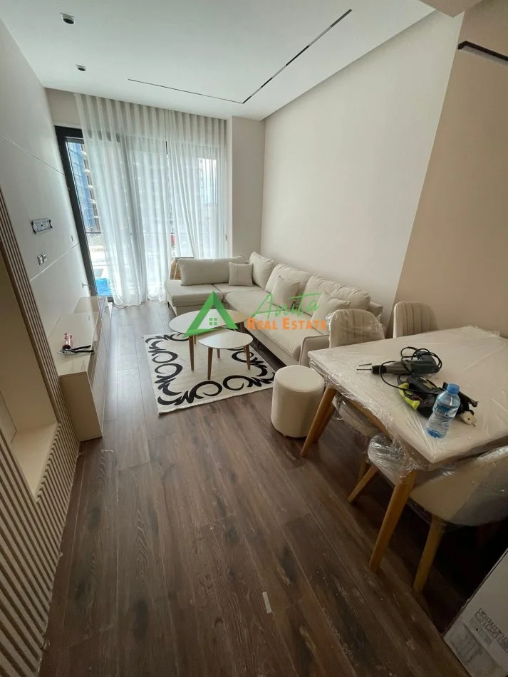 Tirane, jepet me qera apartament 1+1+Ballkon Kati 1, 65 m² 650 € (Fusha e Aviacionit)