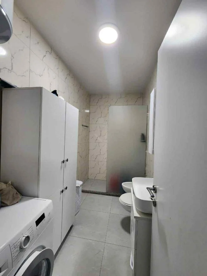 Tirane, jepet me qera apartament 2+1+Ballkon Kati 8, 95 m² 800 € (GOLDEN PARK AMERIKAN 3)