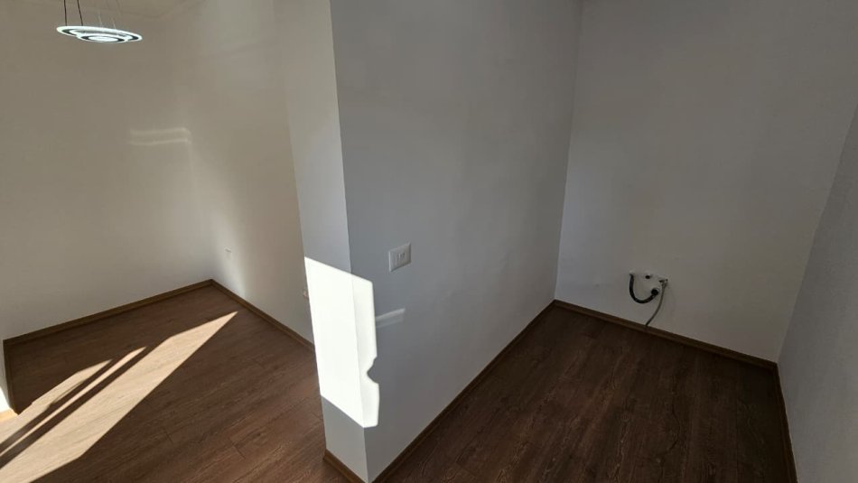 Tirane, shitet apartament 2+1 Kati 4, 76 m² 145.000 € 
