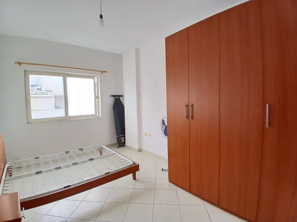 Tirane, jepet me qera apartament 2+1+Ballkon Kati 7, 102 m² 400 € (Rruga 3 Dëshmorët)