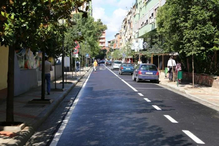 Tirane, jepet me qera dyqan Kati 1, 54 m² 800 € (Brigada 8)