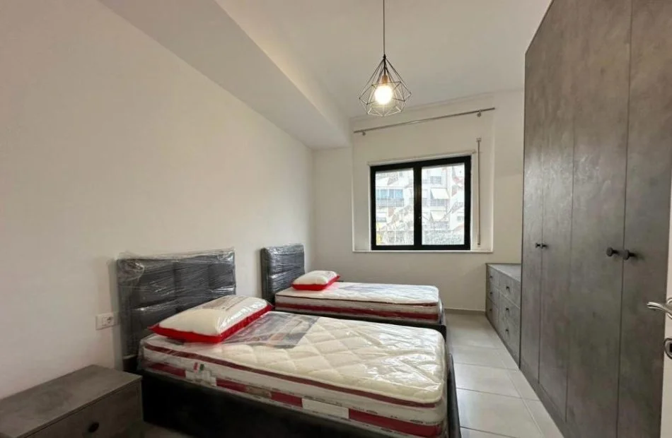 Tirane, jepet me qera apartament 2+1+Ballkon Kati 1, 110 m² 500 € (Kodra e Diellit (Rezidenca2))