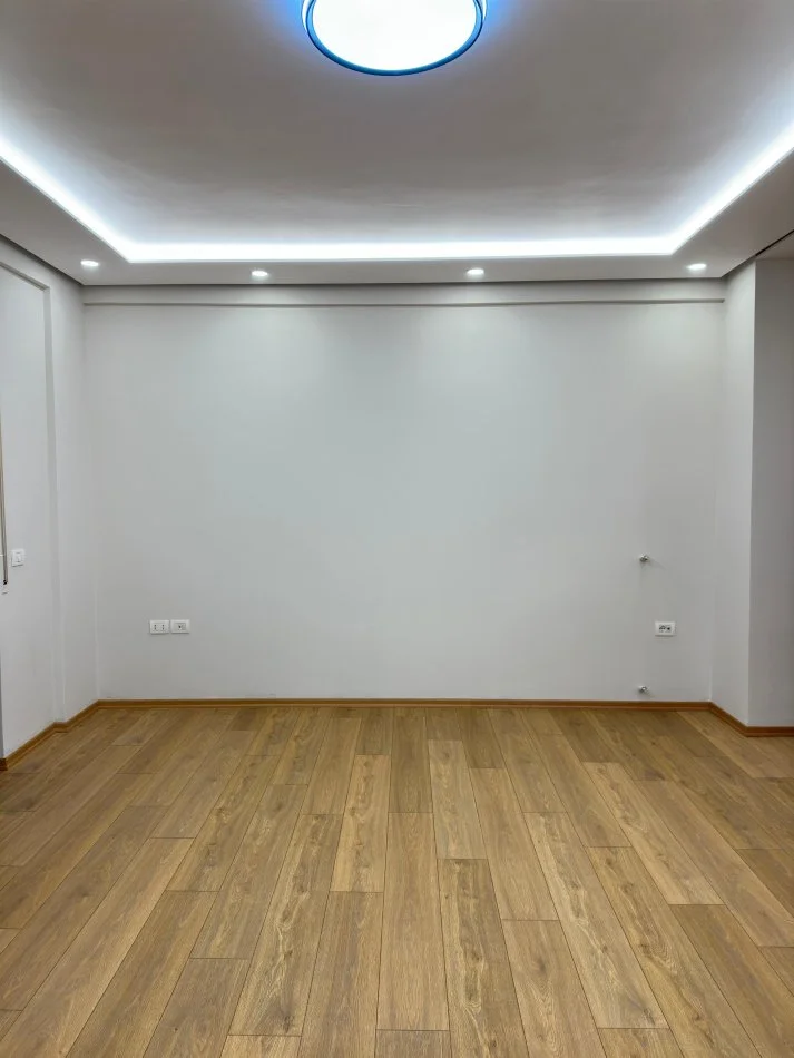 Tirane, shitet 2+1+Ballkon Kati 1, 115 m² 260.000 € (Rruga e Dibres)