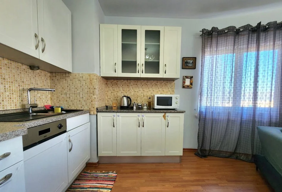 Tirane, jepet me qera apartament 1+1+Ballkon Kati 9, 71 m² 520 € (Zogu i Zi)
