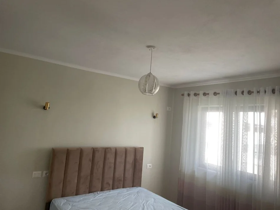 Tirane, jepet me qera apartament 1+1 Kati 3, 70 m² 360 € (Astir)