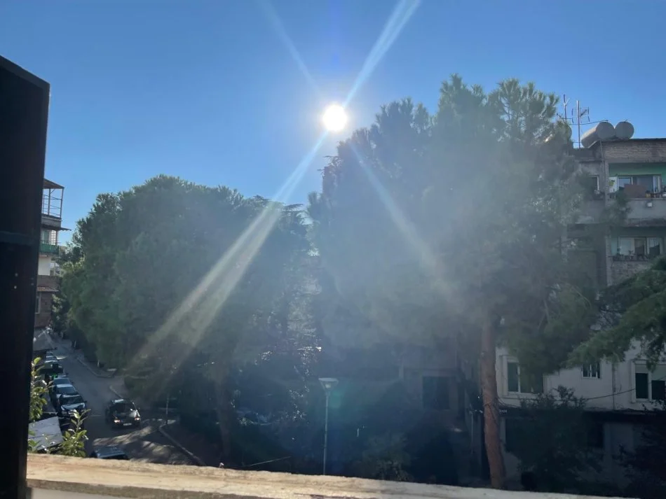 Tirane, jepet me qera apartament 2+1+Ballkon Kati 3, 80 m² 650 € 