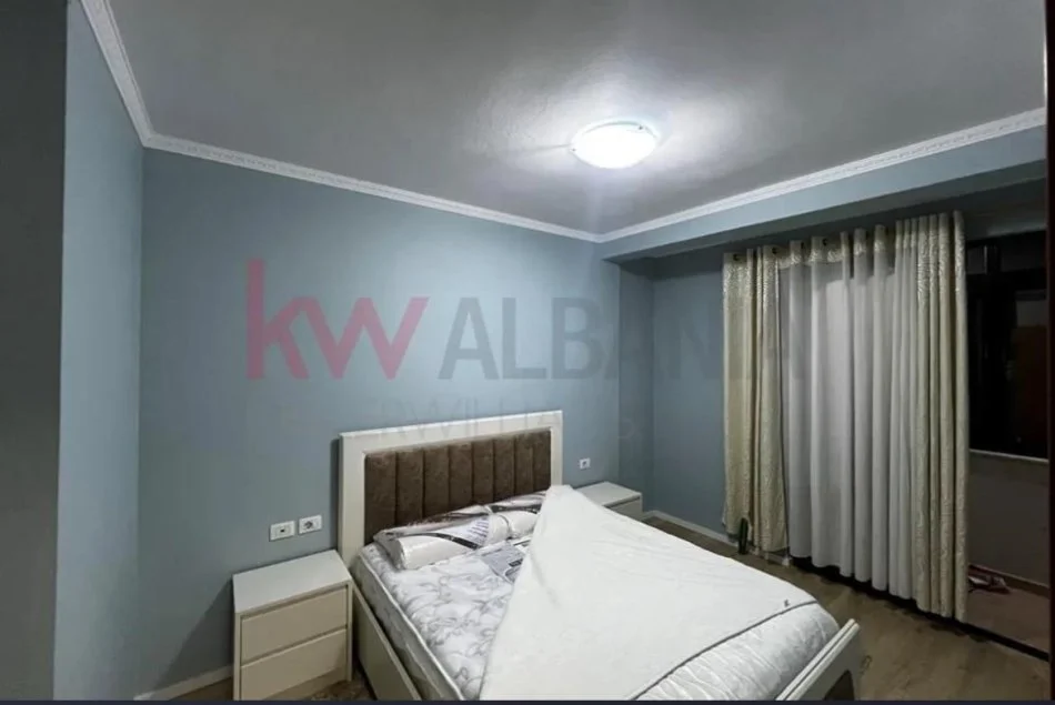 Tirane, jepet me qera apartament 1+1+Ballkon Kati 3, 55 m² 500 € (Xhamia e Tabakeve)