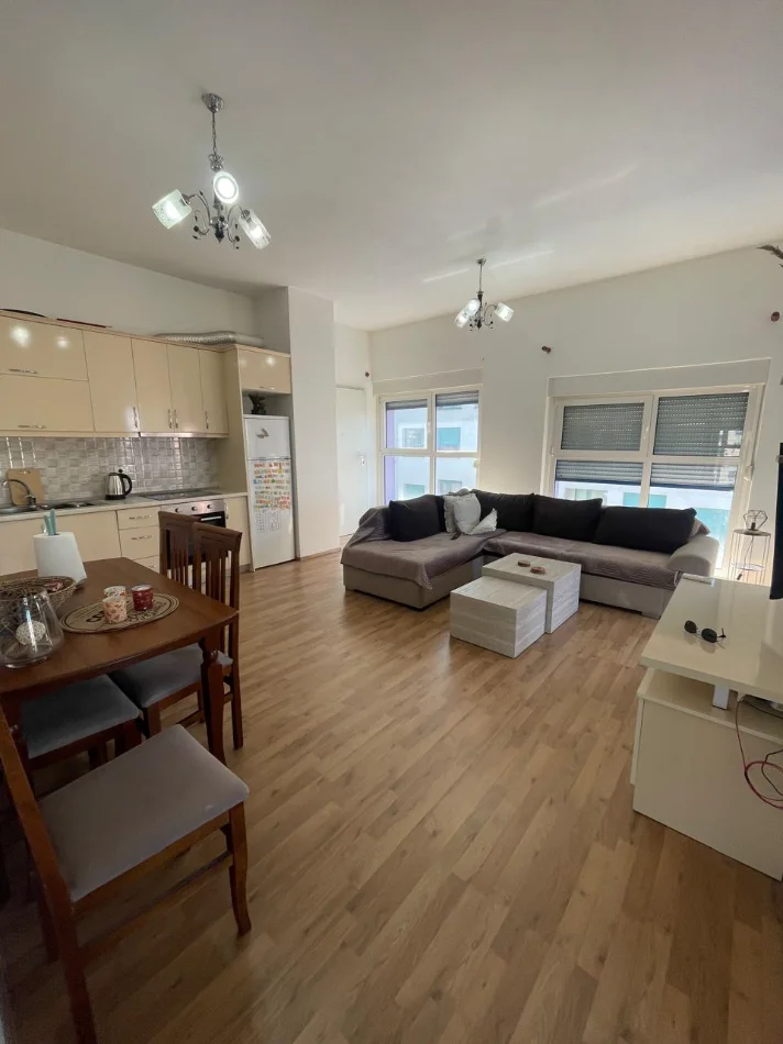 jepet me qera apartament 2+1+Ballkon Kati 4, 110 m² 500 € (Rruga Pasho Hysa)