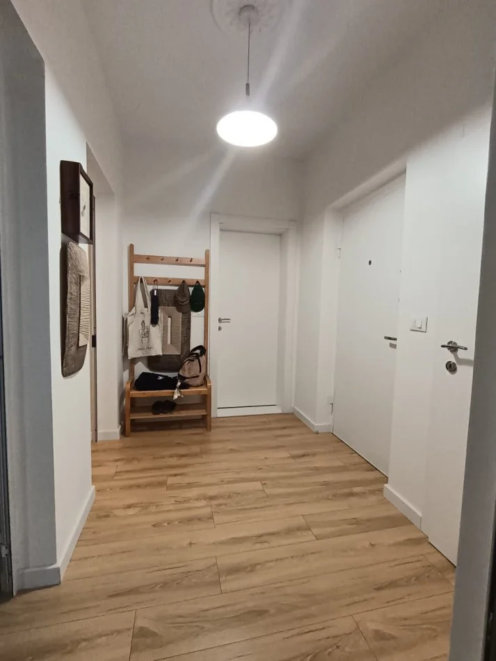 Tirane, jepet me qera apartament 2+1+Aneks+Ballkon Kati 4, 110 m² 600 € (rruga Karl Gega)
