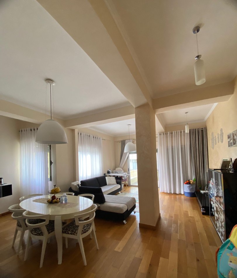 Tirane, shes apartament 2+1+Ballkon Kati 2, 116 m² 295.000 € (Liqeni i Thate)