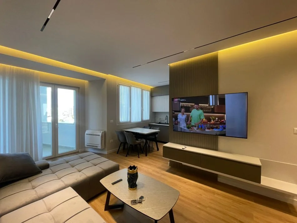 Tirane, jepet me qera apartament 2+1+Ballkon Kati 6, 105 m² 900 € (Riverside Residence Astir)