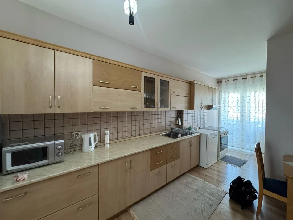 Tirane, jepet me qera apartament 1+1 Kati 10, 52 m² 600 € (Rruga e Elbasanit)