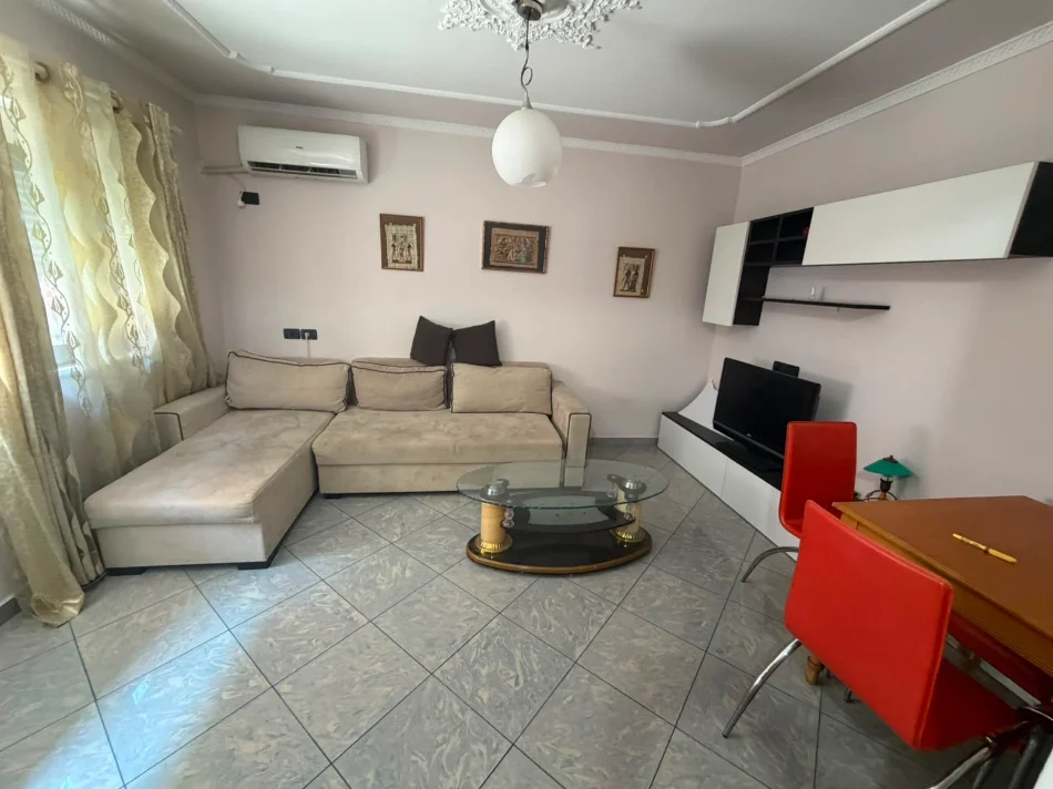 Tirane, jepet me qera apartament 1+1 Kati 5, 65 m² 470 € (Karburant Kastrati tek Myslym Shyri)