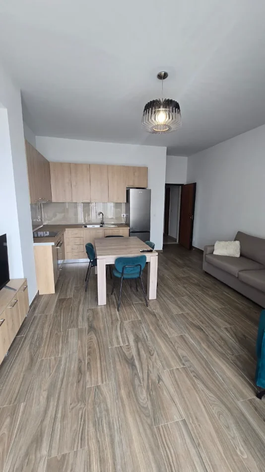 Tirane, jepet me qera apartament 2+1+Aneks+Ballkon Kati 6, 650 € (selvia , rruga e dibres)
