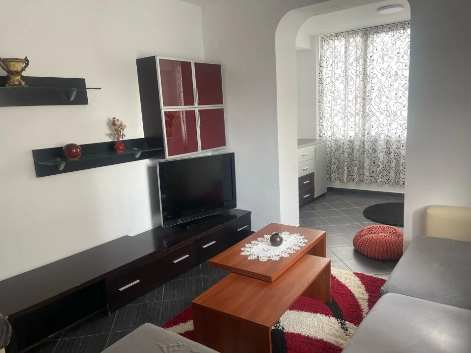 Tirane, jepet me qera 2+1 Kati 3, 80 m² 450.000 € (Mine Peza, prane Komisariatit nr.3)