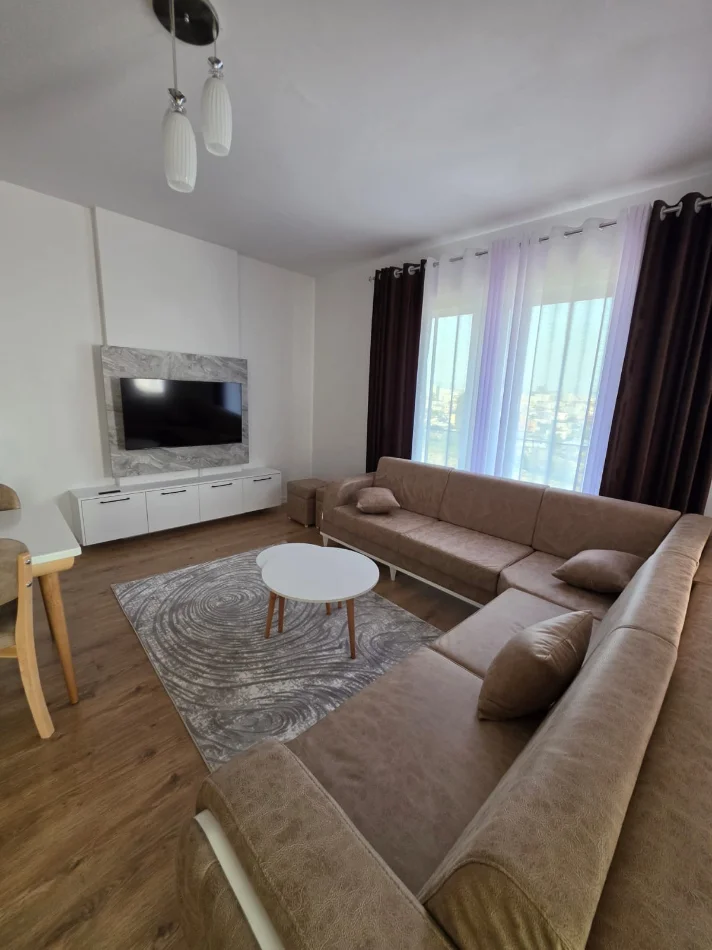 Tirane, jepet me qera apartament 2+1 , 109 m² 500 € (paskuqan)