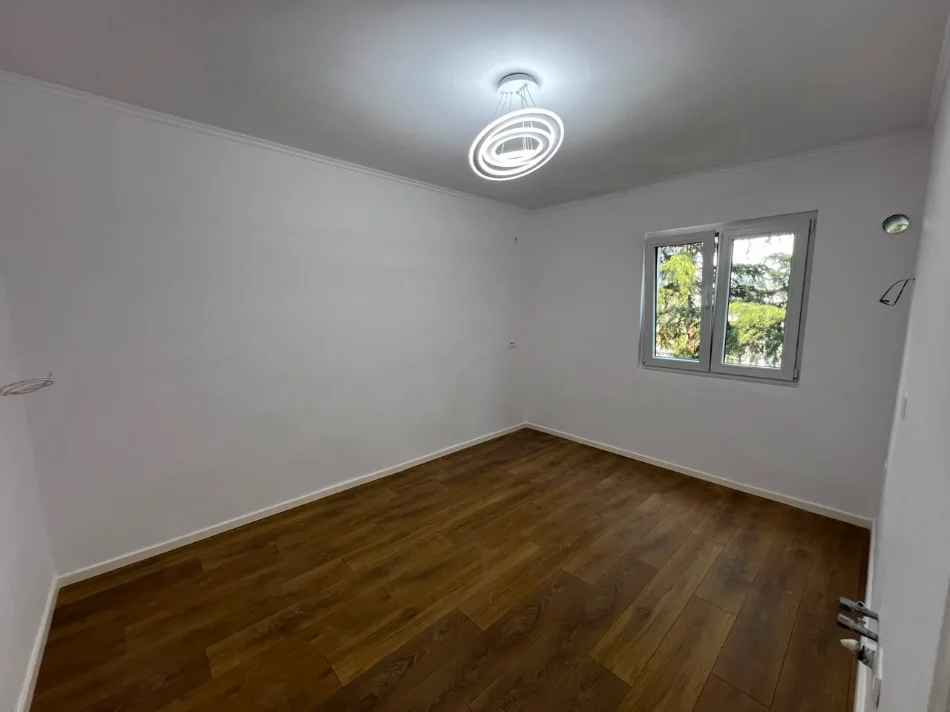 Tirane, shitet apartament 1+1 Kati 4, 34 m² 94.000 € (Xhenfize keko)