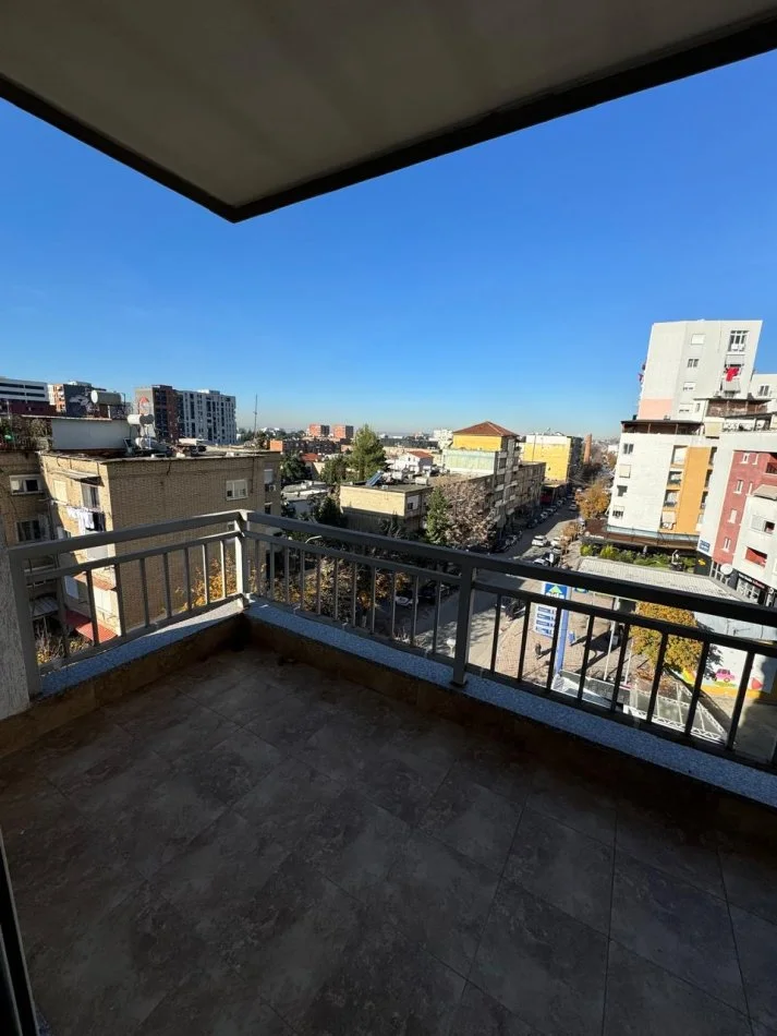 Tirane, jepet me qera apartament 2+1+Ballkon Kati 4, 100 m² 600 € (Apartament 2+1 me qera)