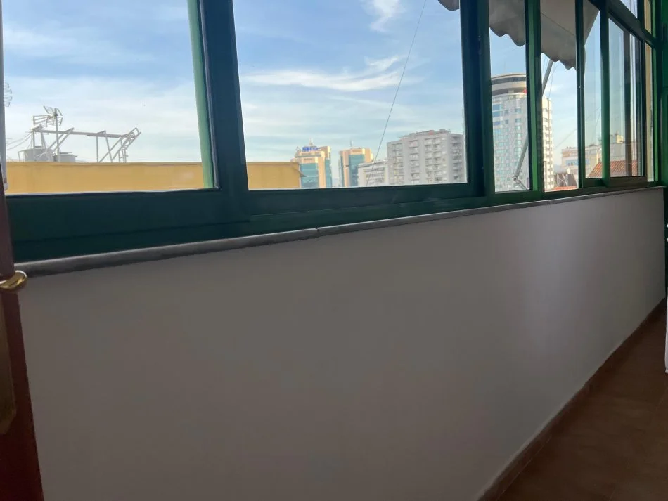 Tirane, jepet me qera apartament 2+1+Ballkon Kati 7, 1 m² 850 € (Rruga “Myslym Shyri”)