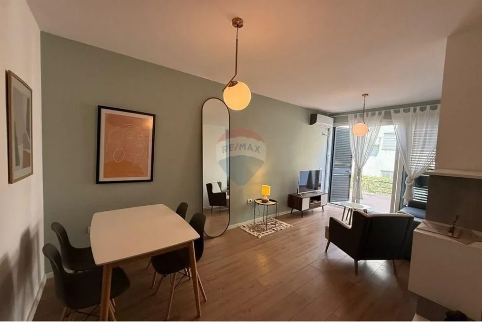 Tirane, jepet me qera 1+1+Ballkon , 550 € 