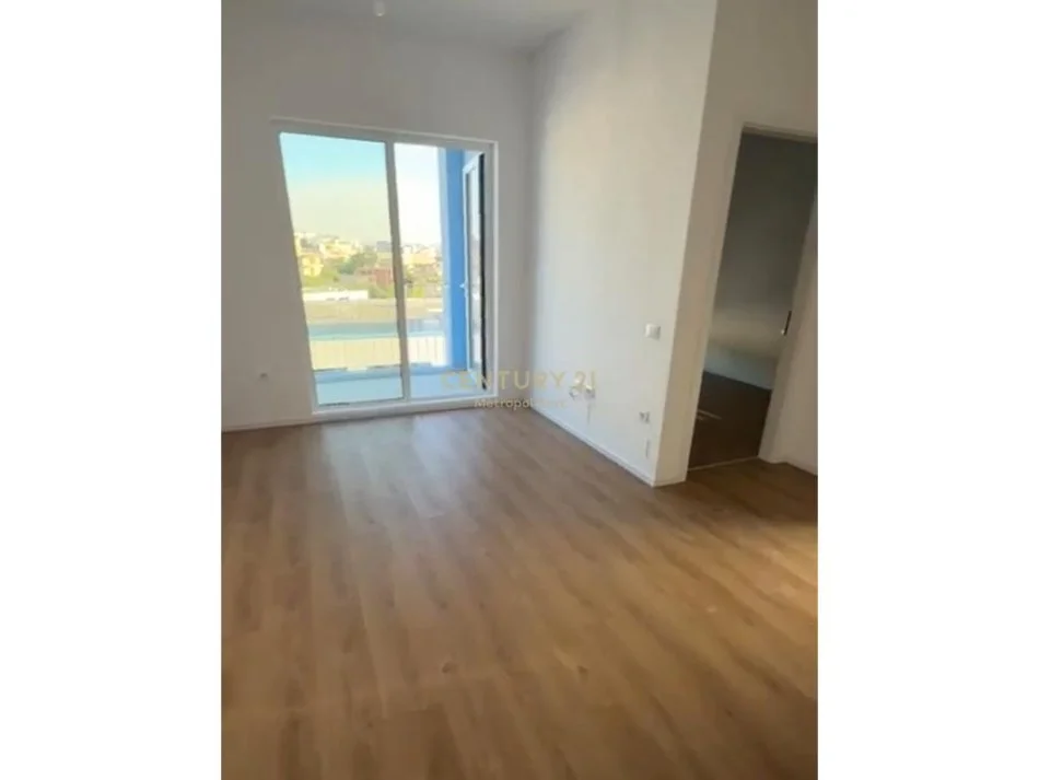 Tirane, shes apartament 1+1 Kati 3, 49 m² 73.000 € (Shkoze)