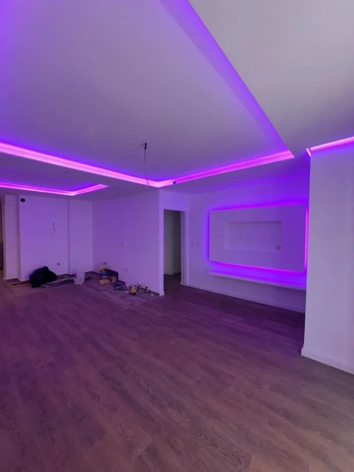 Shqiperi, shes apartament 2+1+Ballkon , (UJESJELLES 0692039456)