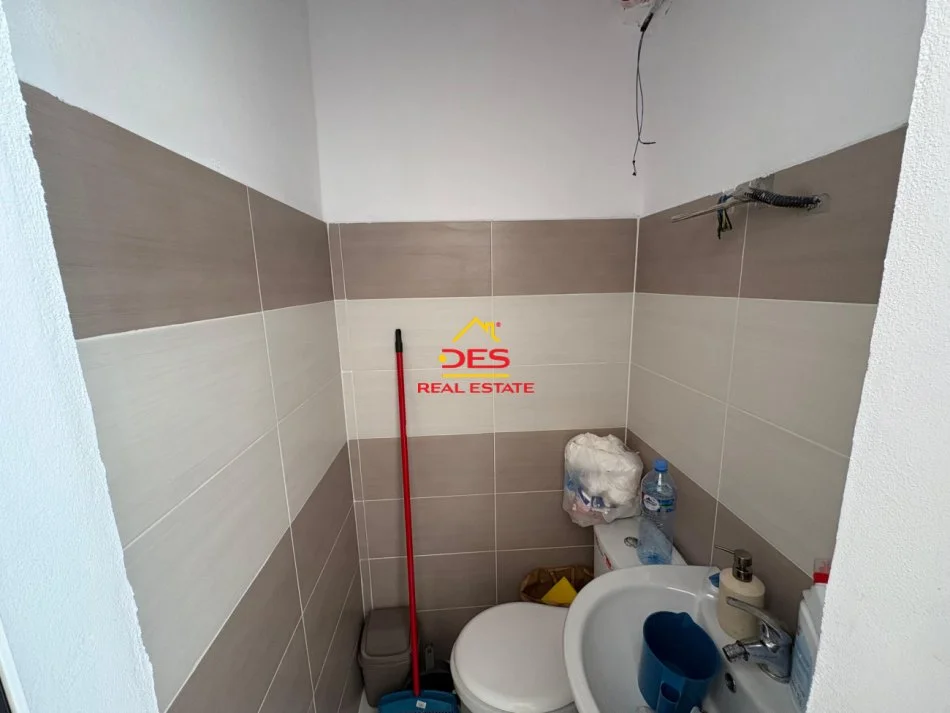 Vlore, shitet ambjent biznesi Kati 0, 30 m² (Rruga Sadik Zotaj)