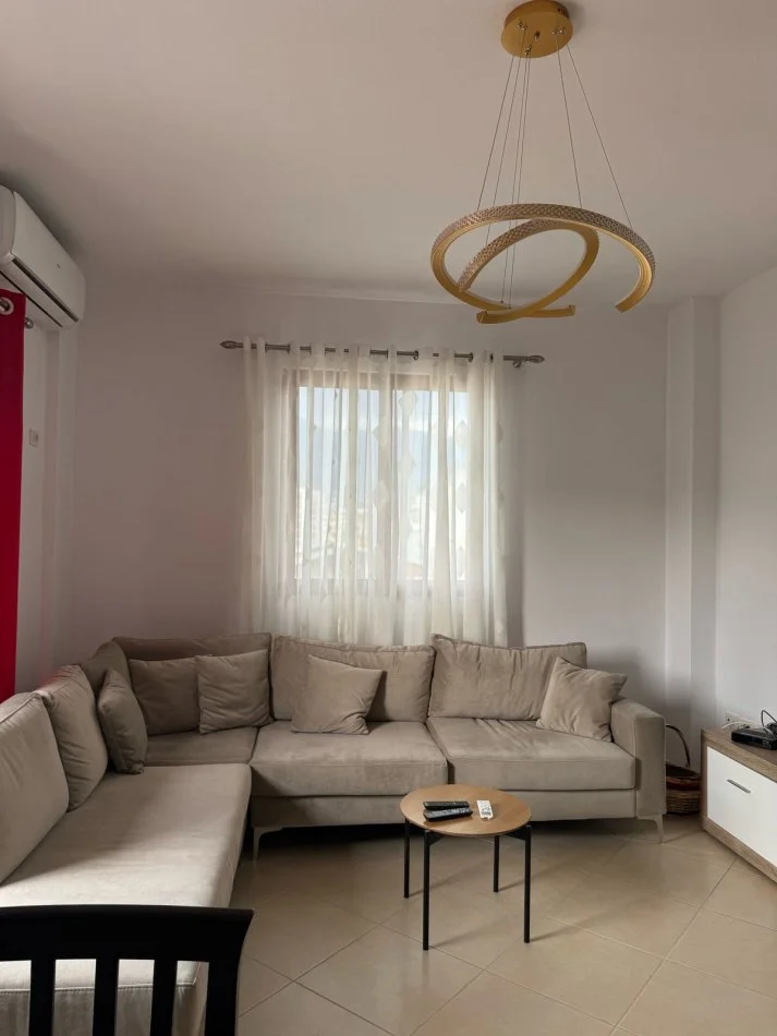 Tirane, jepet me qera apartament 2+1+Aneks+Ballkon Kati 5, 100 m² 100 € (rruga 5 Maj)
