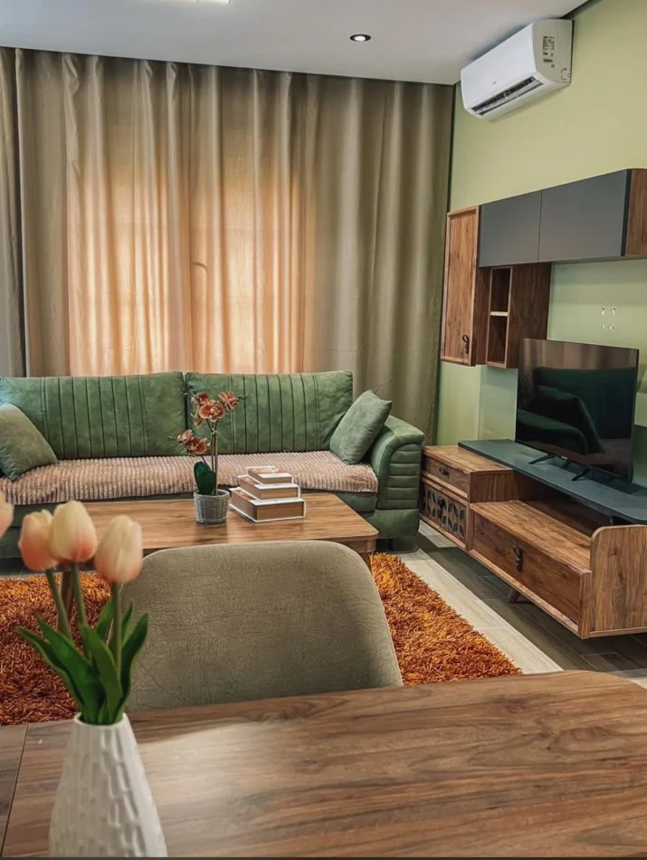 Tirane, jepet me qera apartament 1+1+Ballkon Kati 4, 70 m² 600 € (rruga 5 Maj)