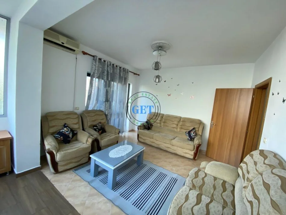 Durres, jepet me qera apartament 1+1 Kati 3, 75 m² 250 € (Plazh Hekurudha)