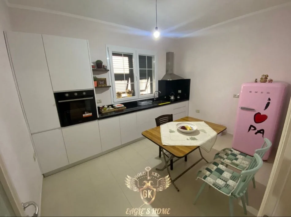 Durres, jepet me qera apartament 2+1+Ballkon Kati 2, 111 m² 500 € (Ish Rajoni • 500€ • 2+1 + Guzhine e vecuar)