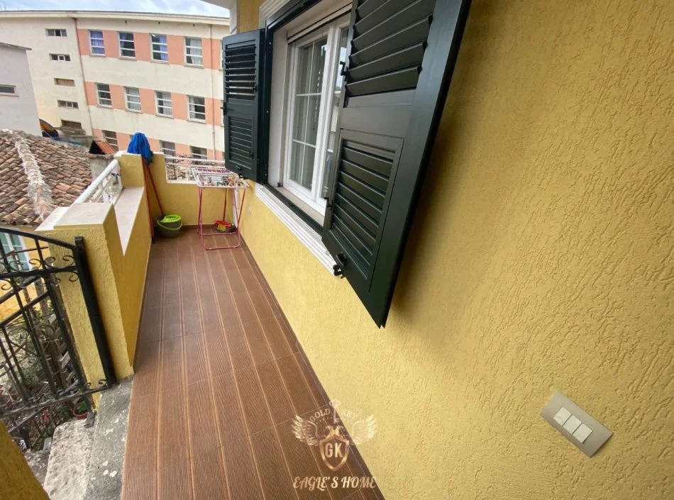 Durres, jepet me qera apartament 2+1+Ballkon Kati 2, 111 m² 500 € (Ish Rajoni • 500€ • 2+1 + Guzhine e vecuar)