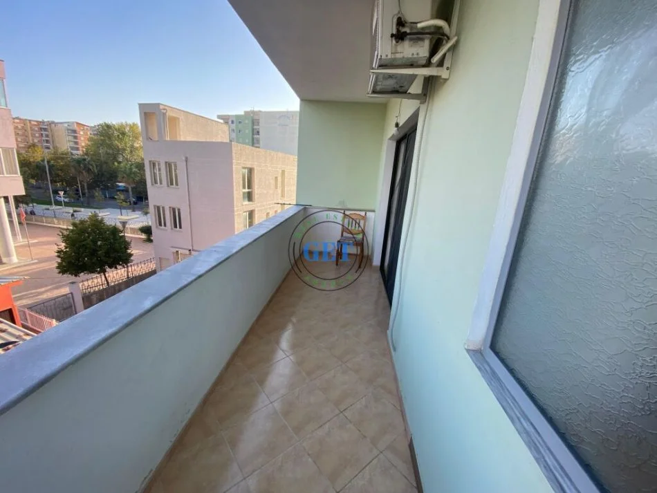 Durres, jepet me qera apartament 1+1 Kati 3, 75 m² 250 € (Plazh Hekurudha)