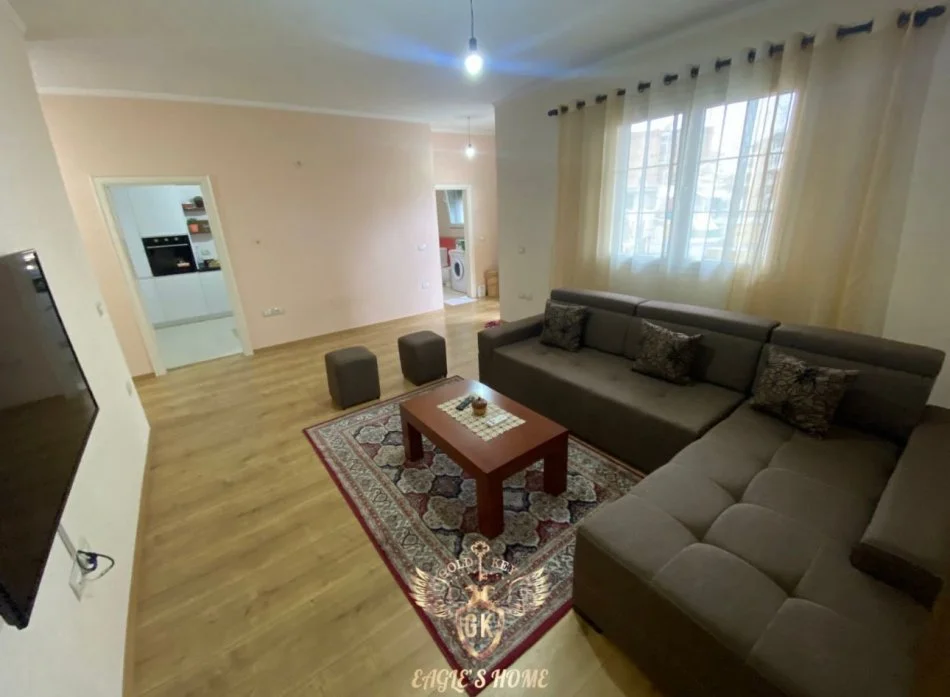 Durres, jepet me qera apartament 2+1+Ballkon Kati 2, 111 m² 500 € (Ish Rajoni • 500€ • 2+1 + Guzhine e vecuar)