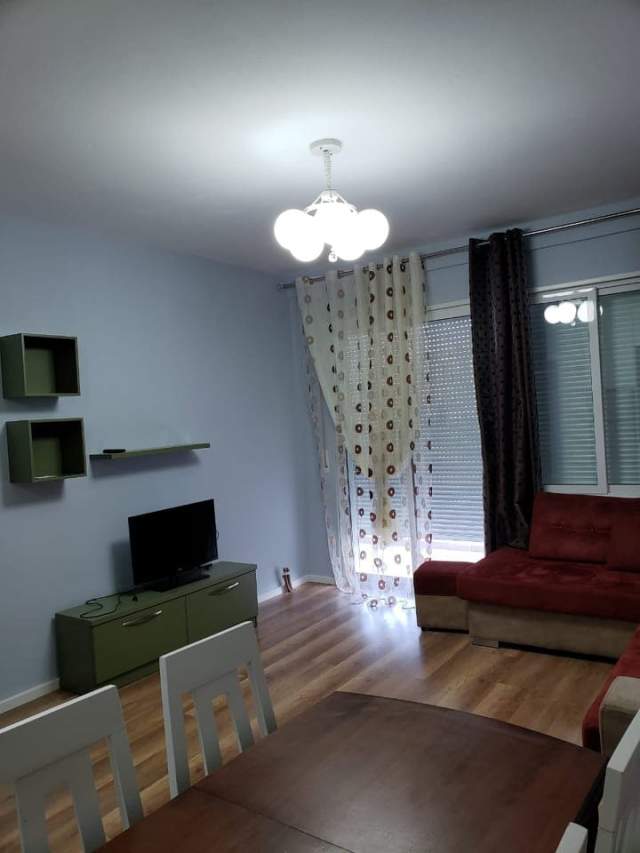 Tirane, jepet me qera apartament 1+1+BLK Kati 3, 80 m² 35.000 Leke (prane restorant Fresku)