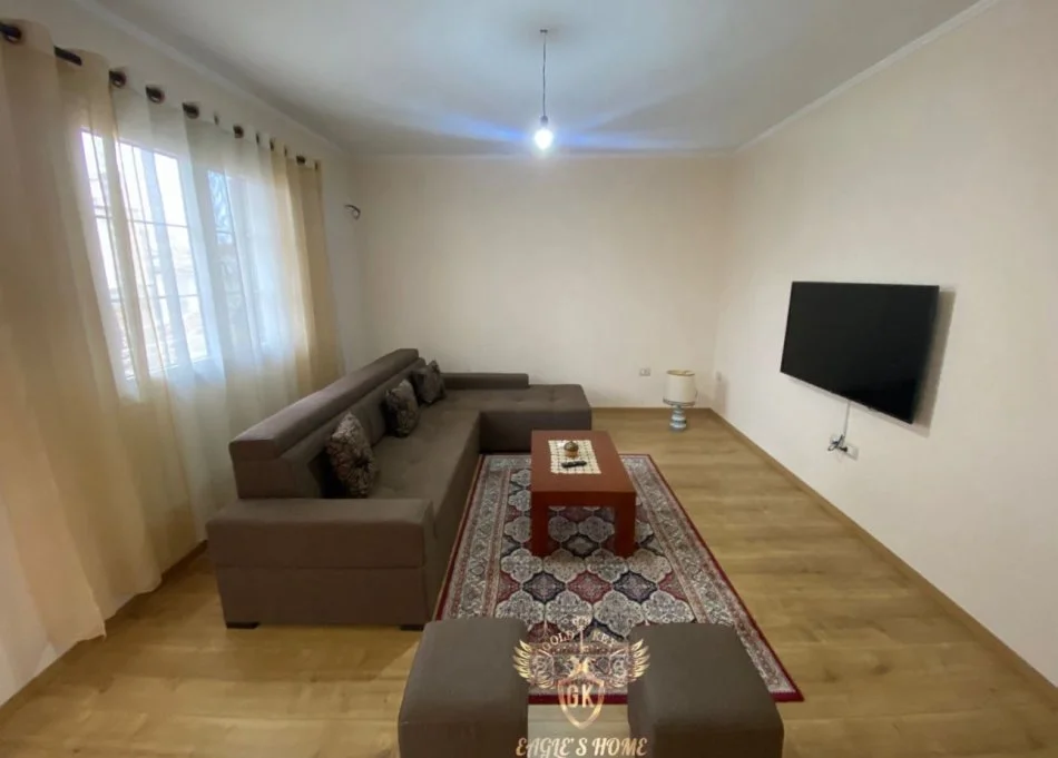 Durres, jepet me qera apartament 2+1+Ballkon Kati 2, 111 m² 500 € (Ish Rajoni • 500€ • 2+1 + Guzhine e vecuar)