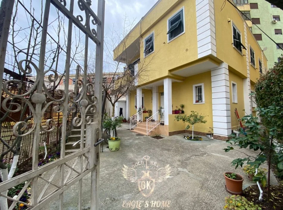 Durres, jepet me qera apartament 2+1+Ballkon Kati 2, 111 m² 500 € (Ish Rajoni • 500€ • 2+1 + Guzhine e vecuar)