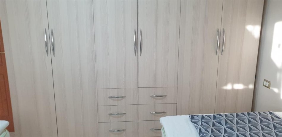 Tirane, jepet me qera apartament 1+1+Ballkon, Kati 5, 84 m² 400 € (rruga Kongresi Manastirit)