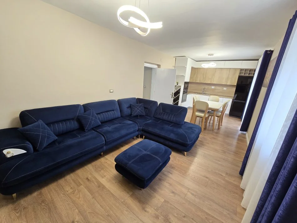 Tirane, shitet apartament 2+1+Ballkon , 92 m² 128.000 €