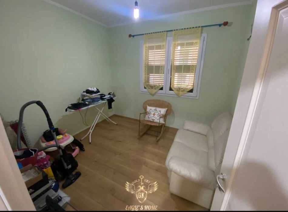 Durres, jepet me qera apartament 2+1+Ballkon Kati 2, 111 m² 500 € (Ish Rajoni • 500€ • 2+1 + Guzhine e vecuar)