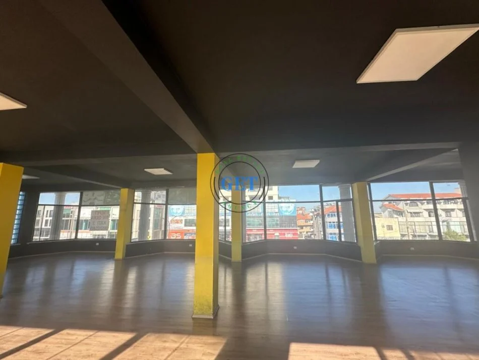 Durres, jepet me qera ambjent biznesi Kati 2, 300 m² 800 € (Perballe Galaktikut)