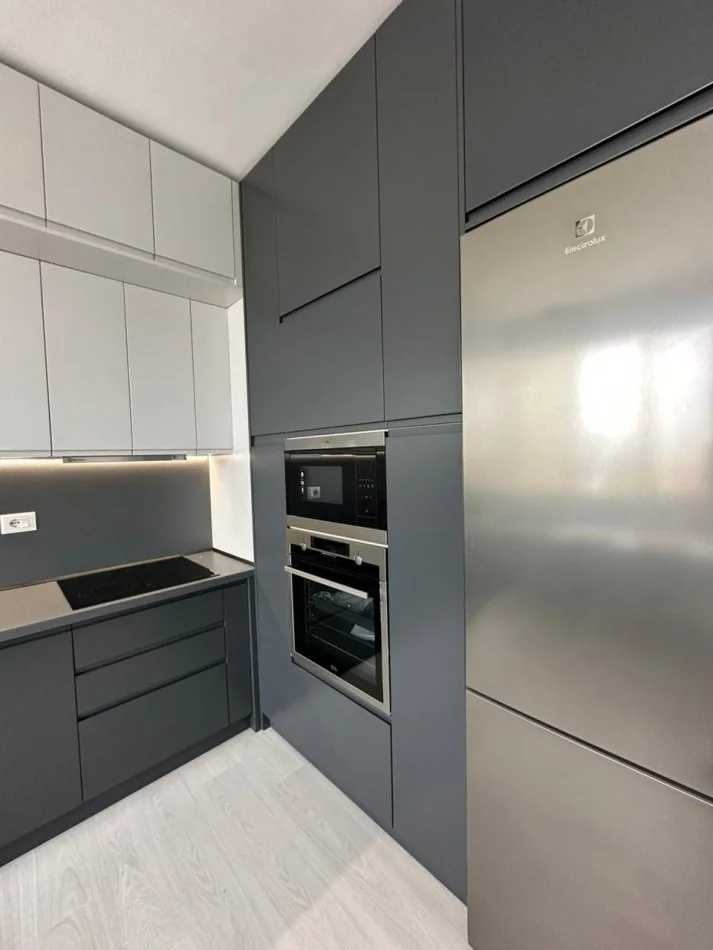 Tirane, jepet me qera apartament 2+1 Kati 8, 96 m² 700 € 