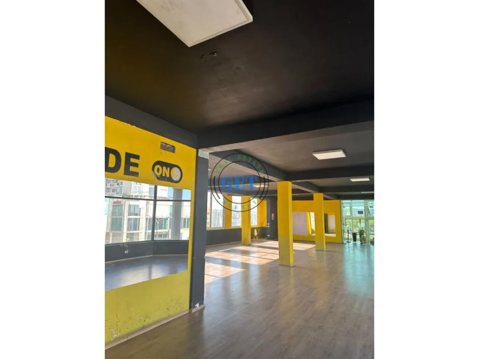 Durres, jepet me qera ambjent biznesi Kati 2, 300 m² 800 € (Perballe Galaktikut)