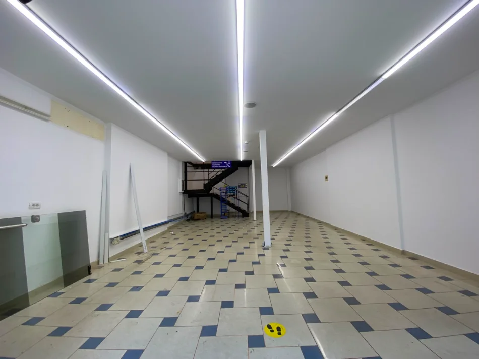Tirane, jepet me qera dyqan Kati 0, 134 m² 1.600 € (myslym shyr)