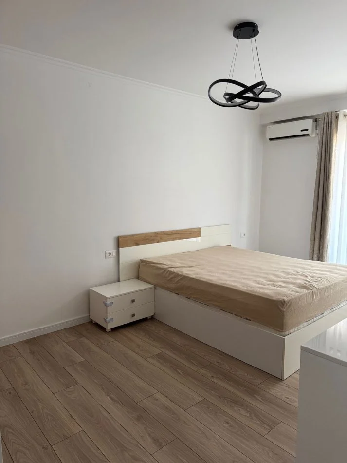 Tirane, jepet me qera apartament 2+1+Ballkon Kati 3, 85 m² 800 € (Kodra e Diellit)