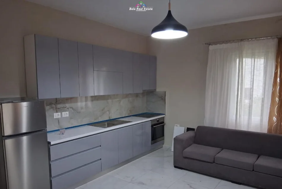 Tirane, jepet me qera Vile 3+1 Kati 3, 115 m² 580 € (rruga elbasanit)