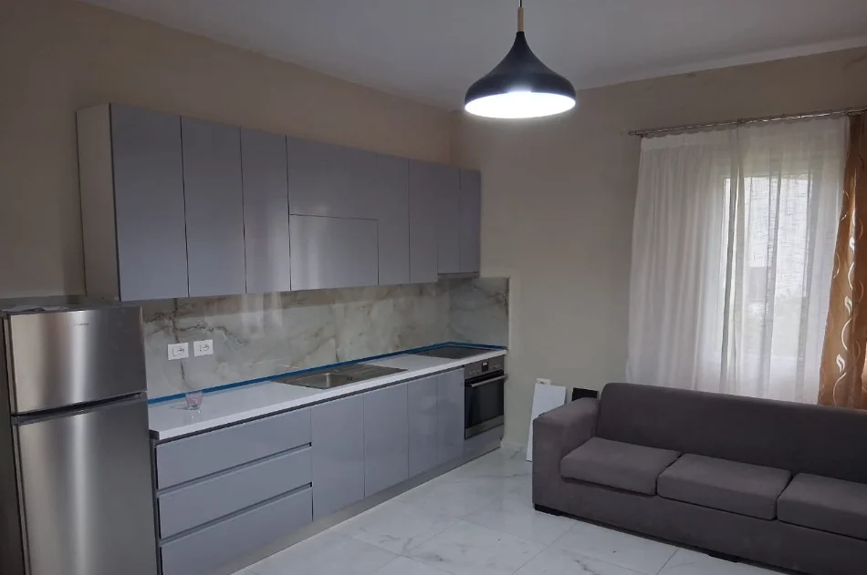 Tirane, jepet me qera Vile 3+1 , 580 € 