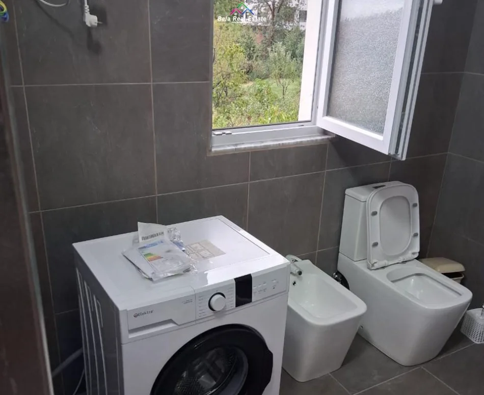 Tirane, jepet me qera Vile 3+1 Kati 3, 115 m² 580 € (rruga elbasanit)